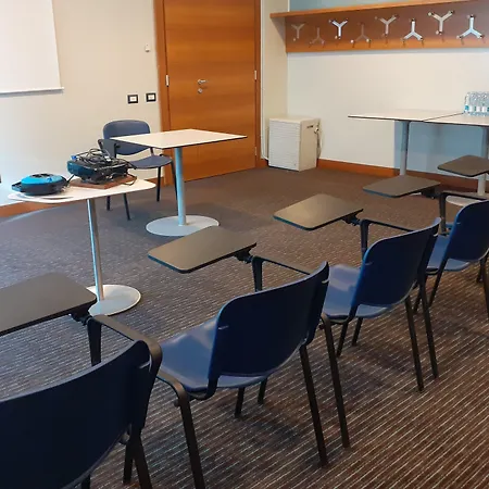 Hotel Express Milan-malpensa Airport By Ihg 3*