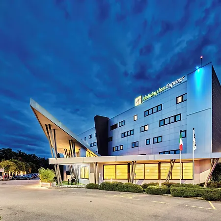 Hotel Express Milan-malpensa Airport By Ihg 3*